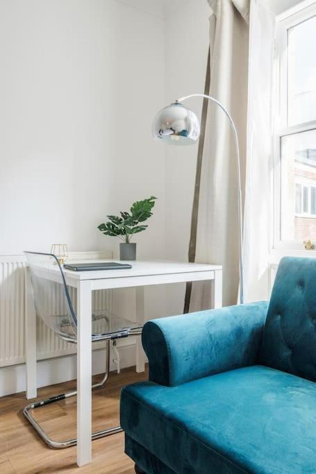 House 10 Mins To Tower Bridge Hot Tub & Parking Villa Лондон Екстериор снимка