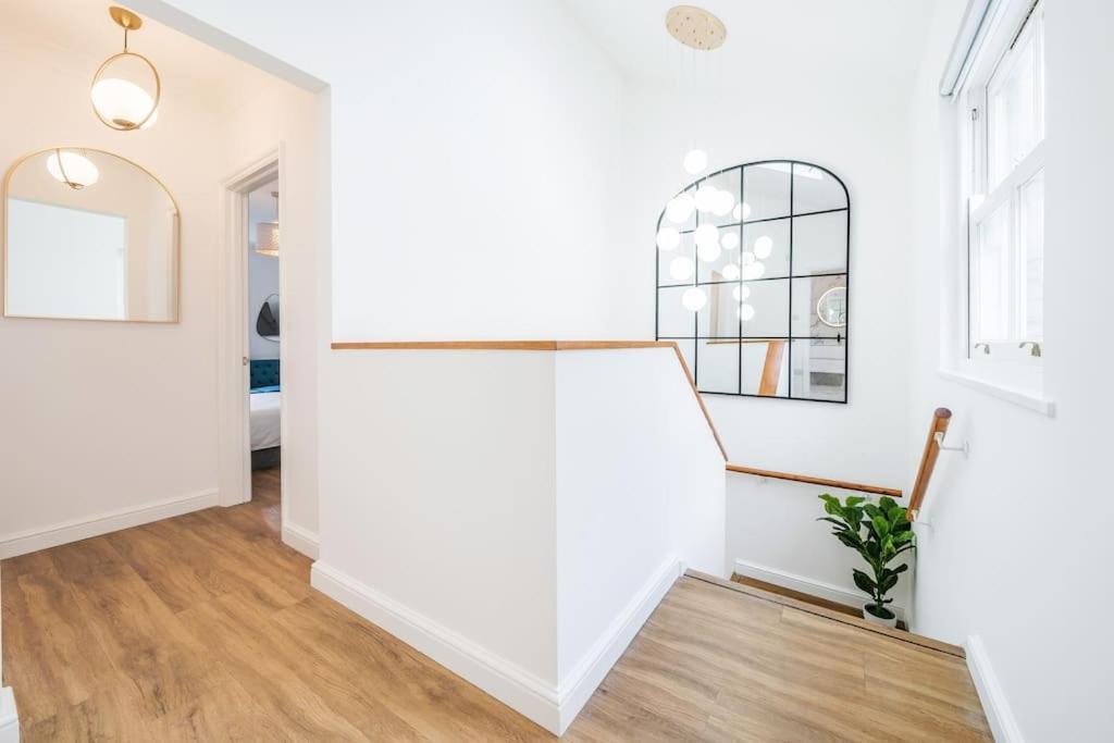 House 10 Mins To Tower Bridge Hot Tub & Parking Villa Лондон Екстериор снимка