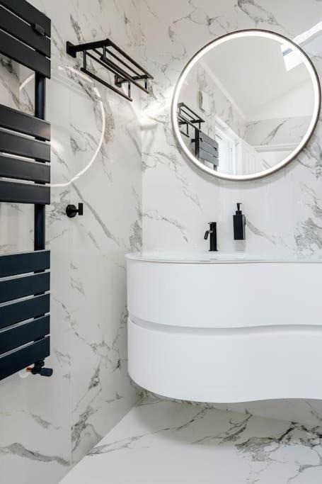 House 10 Mins To Tower Bridge Hot Tub & Parking Villa Лондон Екстериор снимка