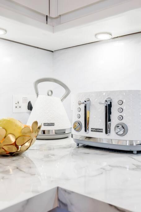 House 10 Mins To Tower Bridge Hot Tub & Parking Villa Лондон Екстериор снимка