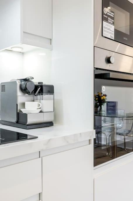 House 10 Mins To Tower Bridge Hot Tub & Parking Villa Лондон Екстериор снимка